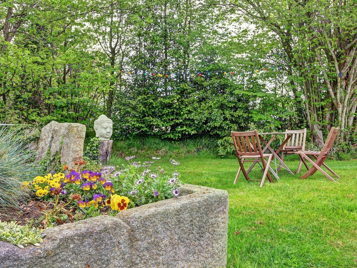 Le Bouddha Du Lac Saint-Germain-de-Tallevende ภายนอก รูปภาพ